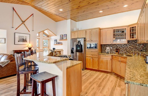 Old Town Casa | Slopeside Luxury Chalet 100 I Hot Tub I Great Views I Best Price I Discounted Attractions