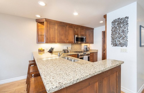 Telluride Condominio | Slopeside Paradise Penthouse At Lift 7, Views, Fireplace, Deck, Hot Tub 3 Bedroom Condo by RedAwning