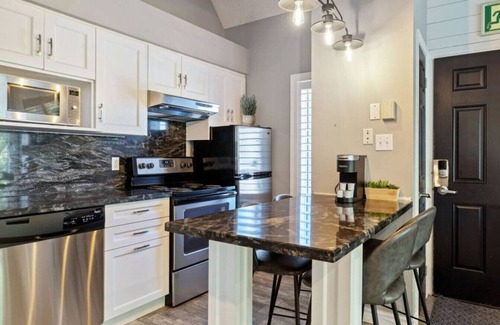 Craigleith Condominio | Slopeside Retreat: Pool, Hot Tub, Tennis, Views!