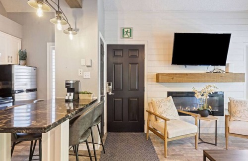 Craigleith Condominio | Slopeside Retreat: Pool, Hot Tub, Tennis, Views!