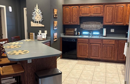 Clymer Condominio | Slopeside, ski-in, ski-out condo-perfectly set along run 24 at Peek'n'Peek!