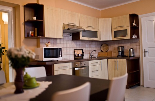 Brzotin Casa | Eslovaquia; espacio, tranquilidad y un montón de oportunidades! Sea bienvenido en Strawberry House!