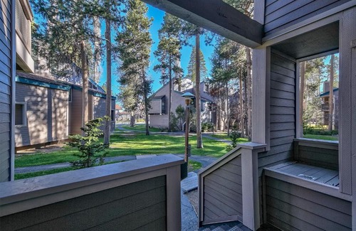 South Lake Tahoe Casa | Slt Home Private Beach, Pool & Heavenly Ski Resort Townhouse