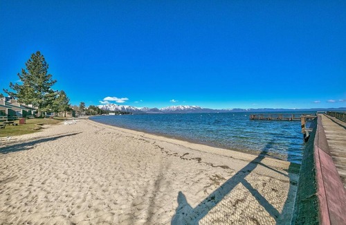 South Lake Tahoe Casa | Slt Home Private Beach, Pool & Heavenly Ski Resort Townhouse