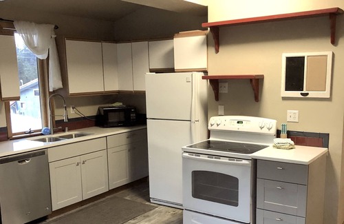Mendenhaven Casa | Sluice Box - Affordable, Convenient, and near Mendenhall Glacier- DISCOUNTS ON TOURS!
