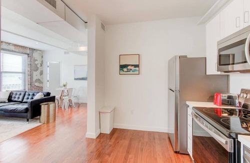 South Main Historic District Apartamento | SM 201 · Historic South Main Gem with 100% Modern updates!