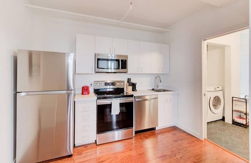 South Main Historic District Apartamento | SM 301 · Right on Main St with Historic Vibe!