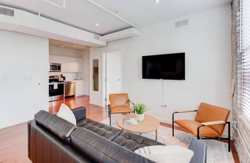 South Main Historic District Apartamento | SM 301 · Right on Main St with Historic Vibe!