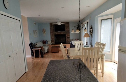 Caseville Casa | Smack dab in the middle with a private community beach!
