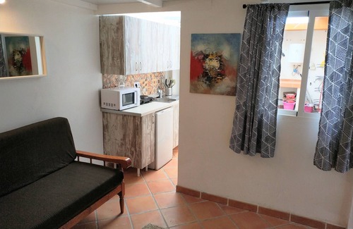 Castillo del Romeral Apartamento | Small apartment by the sea in a fishing village