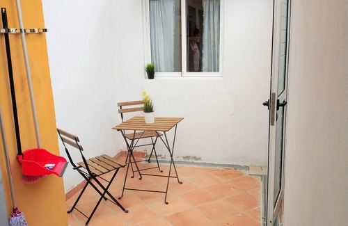 Castillo del Romeral Apartamento | Small apartment by the sea in a fishing village