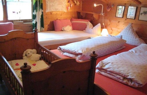 Kleinarl Cabina | Small apartment 2-4 pers, wooden log cabin, cozy, quiet, sunny, close to the center