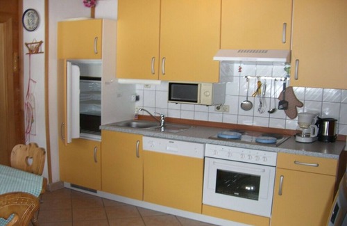 Kleinarl Cabina | Small apartment 2-4 pers, wooden log cabin, cozy, quiet, sunny, close to the center