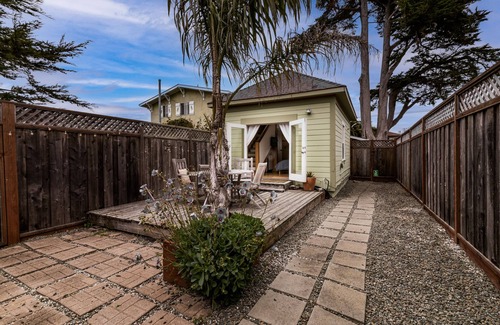 Half Moon Bay Cabaña | Viviendo a lo grande en una pequeña casa costera