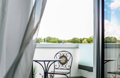 Villingen-Schwenningen Apartamento | Little Black Forest bliss with balcony, kitchen, elevator and garage