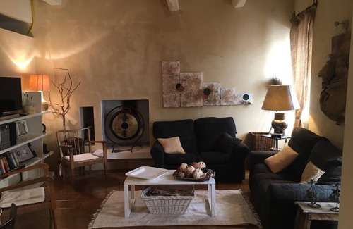 Canino Casa | Small building in the center of Canino