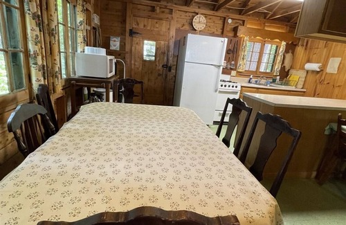 Standish Cabina | SMALL CABIN NEAR SEBAGO LAKE. SATURDAY TO SATURDAY RENTAL.