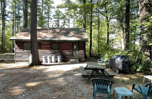 Standish Cabina | SMALL CABIN NEAR SEBAGO LAKE. SATURDAY TO SATURDAY RENTAL.