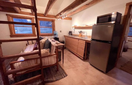Bellepoint Otro | Small cabin on private 400 acre mountaintop farm!