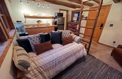 Bellepoint Otro | Small cabin on private 400 acre mountaintop farm!