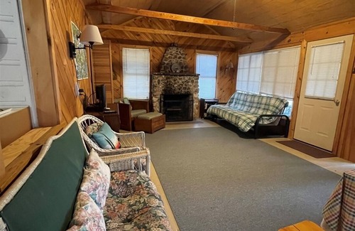 Sebago Cabaña | Small Cottage just steps away from Sebago Lake