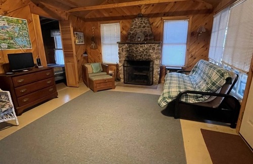 Sebago Cabaña | Small Cottage just steps away from Sebago Lake