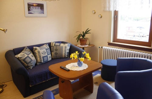 Koenigs Wusterhausen Apartamento | Small cozy vacation apartment right on the water
