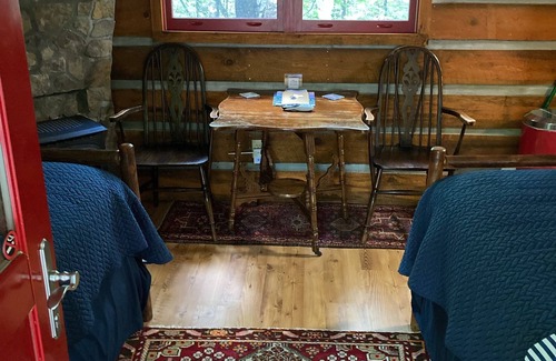 Clayton Casa | Small cozy log cabin sleeps two, where nature abounds near the Tallulah River
