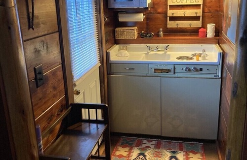 Clayton Casa | Small cozy log cabin sleeps two, where nature abounds near the Tallulah River