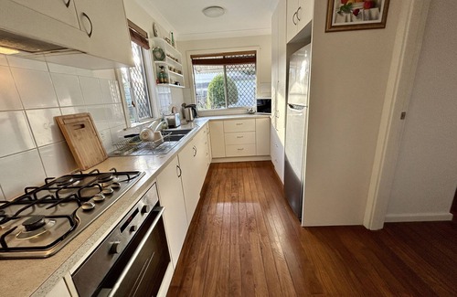 Forster Casa | Small cute comfy home. Private and close to town and lake.