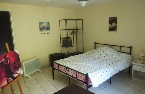 Fumel Apartamento | Small, discreet and bright townhouse