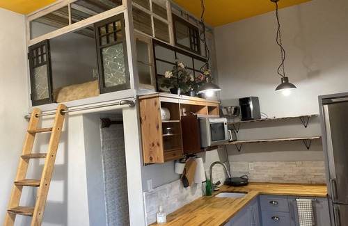 East Riverside - Oltorf Apartamento | Small efficiency loft apt in back of duplex 3 story townhouse. No shared spaces.
