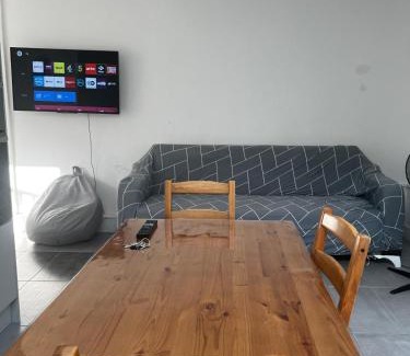 Enfield Highway Casa | Small En-suite