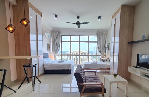 Taman Mount Austin Apartamento | Small family 3 pax studio high floor Palazio Apartment Taman Mount Austin by GDRAGON HomeStay