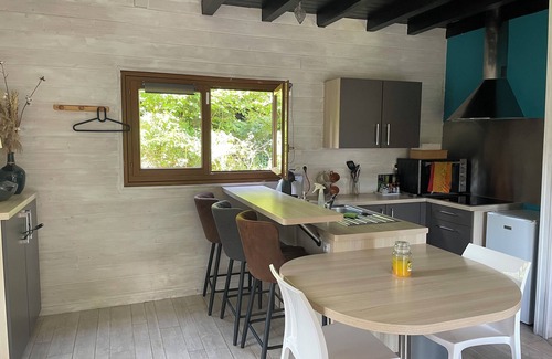 Dommartin-les-Remiremont Chalet De Esquí | Small chalet and large green area for pets.