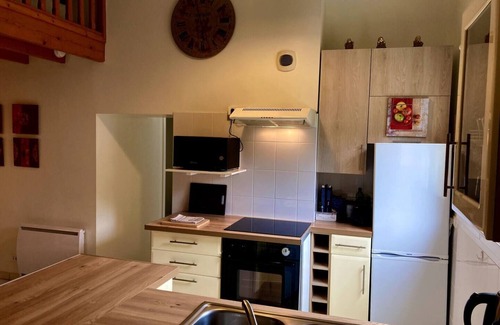 Saint-Etienne-de-Montluc Casa | SMALL HOUSE WITH LARGE GARDEN