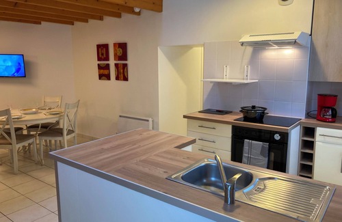 Saint-Etienne-de-Montluc Casa | SMALL HOUSE WITH LARGE GARDEN