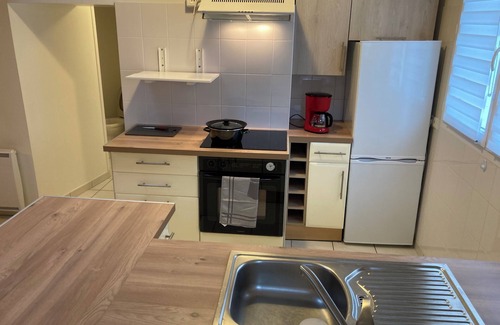 Saint-Etienne-de-Montluc Casa | SMALL HOUSE WITH LARGE GARDEN