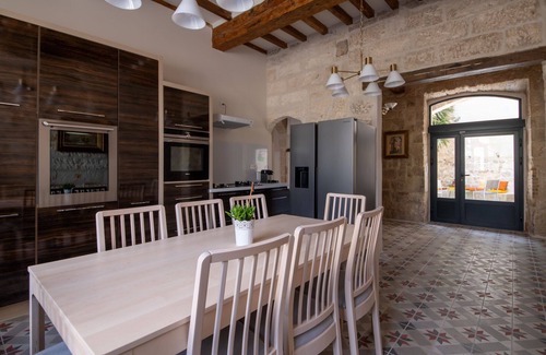 Villeneuve-les-Avignon Casa | Small Hotel Particulier of the XVI in the heart of the historic center, 5 minutes from Avignon