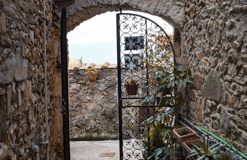 Arcola Casa | Small house in the traditional village of Cerri