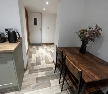 Llanfairpwllgwyngyll Apartamento | Small home in Llanfairpwll