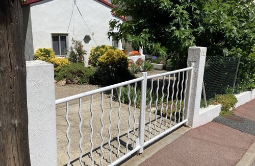 Saint-Pierre-la-Mer Villa | Pequeña casa, aire acondicionado y jardín sombreado, en una zona tranquila cerca de la playa.