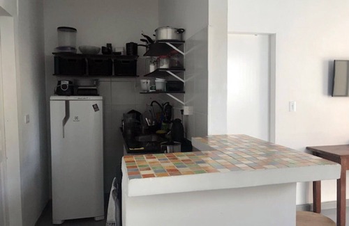 Jardim Itagua Casa | Casa en Itaguá, con piscina y aire acondicionado, tiene capacidad para 7 personas.