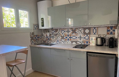 Sainte-Anne Casa | Small house in quiet, shady garden close to beaches and stadium