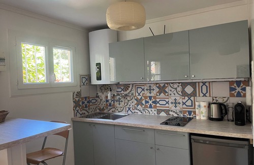 Sainte-Anne Casa | Small house in quiet, shady garden close to beaches and stadium