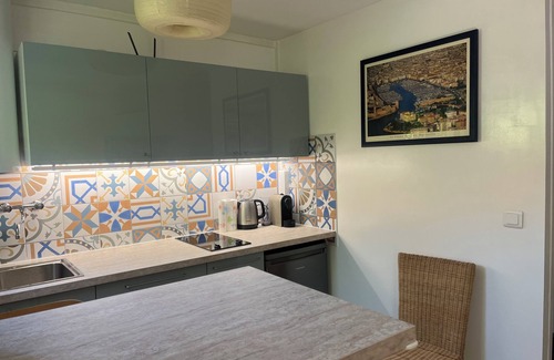 Sainte-Anne Casa | Small house in quiet, shady garden close to beaches and stadium