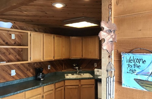 Maplewood Casa | Small house on Okauchee Lake!