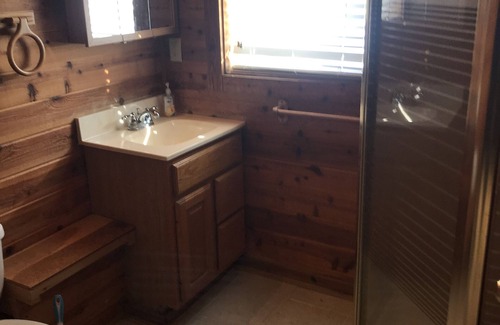 Maplewood Casa | Small house on Okauchee Lake!