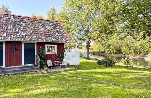 Vaddo Casa | Small house with a beautiful location directly on the Väddö canal.