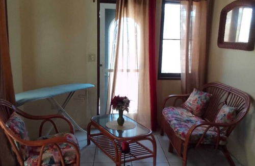 Sandy Hill Apartamento | Small neat apartment.5 mins away beach/hiking.